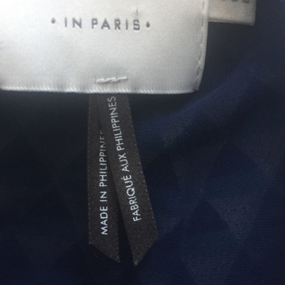 3/$20 Anthropologie HD in Paris Blue Geometric top - Picture 5 of 9